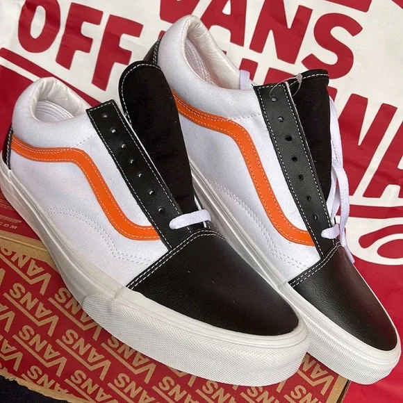 Vans Old Skool
(Classic Sport)Blk/Tr Wht
VNOA5KRF93U
Men’s sneakers - athletic - Picture 8 of 16